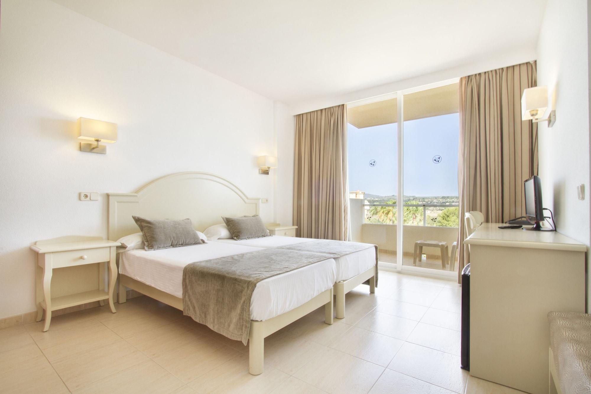 Garbi Cala Millor Hotel Bagian luar foto