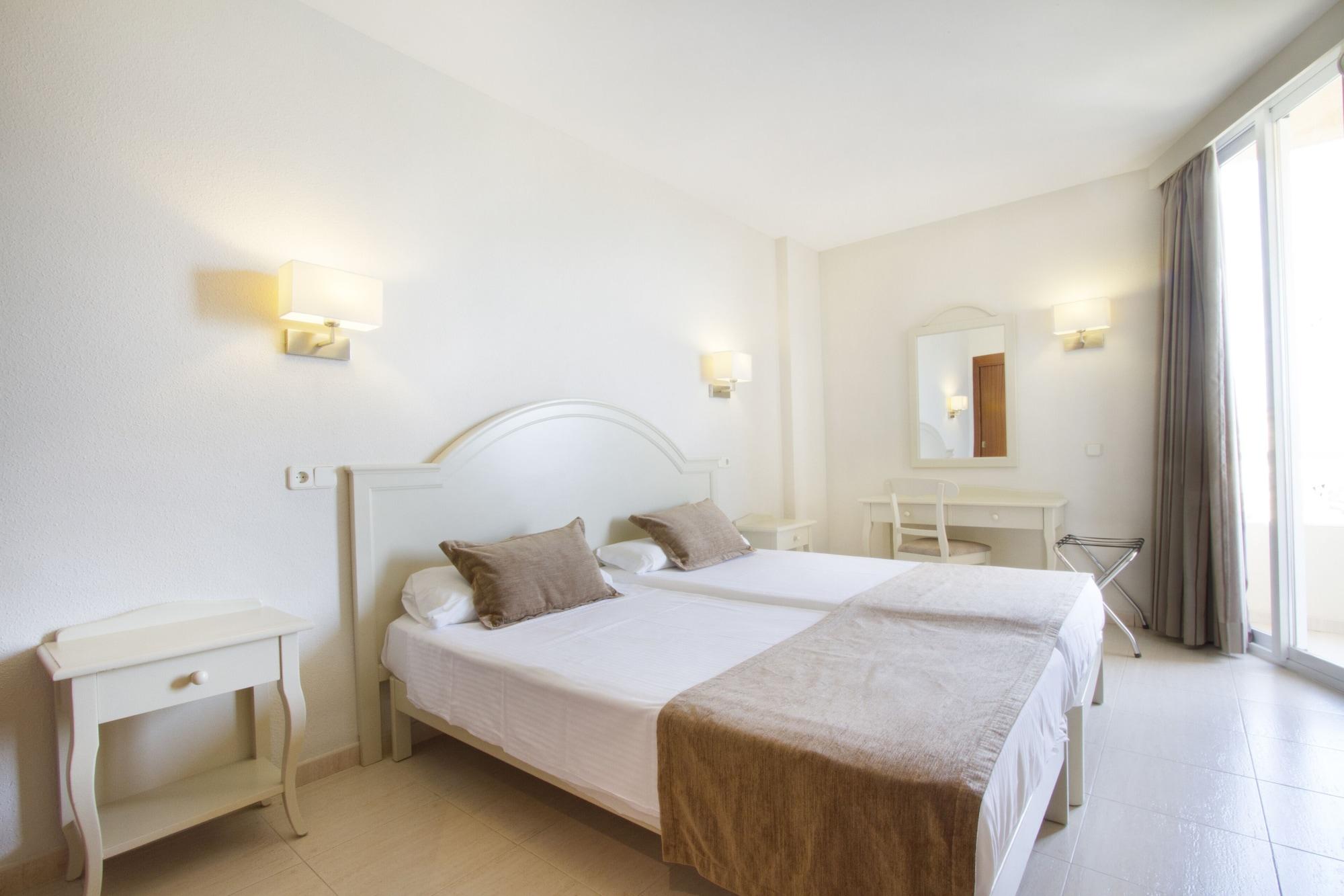 Garbi Cala Millor Hotel Cala Millor  Bagian luar foto