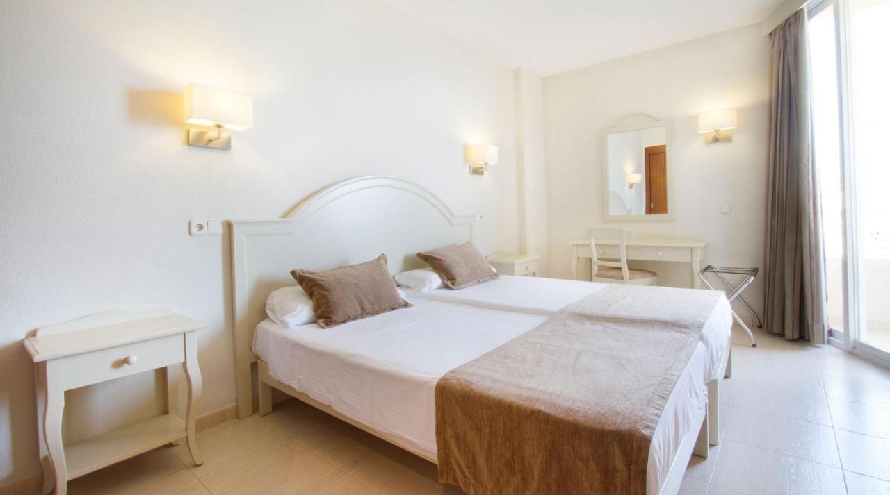 Garbi Cala Millor Hotel Bagian luar foto